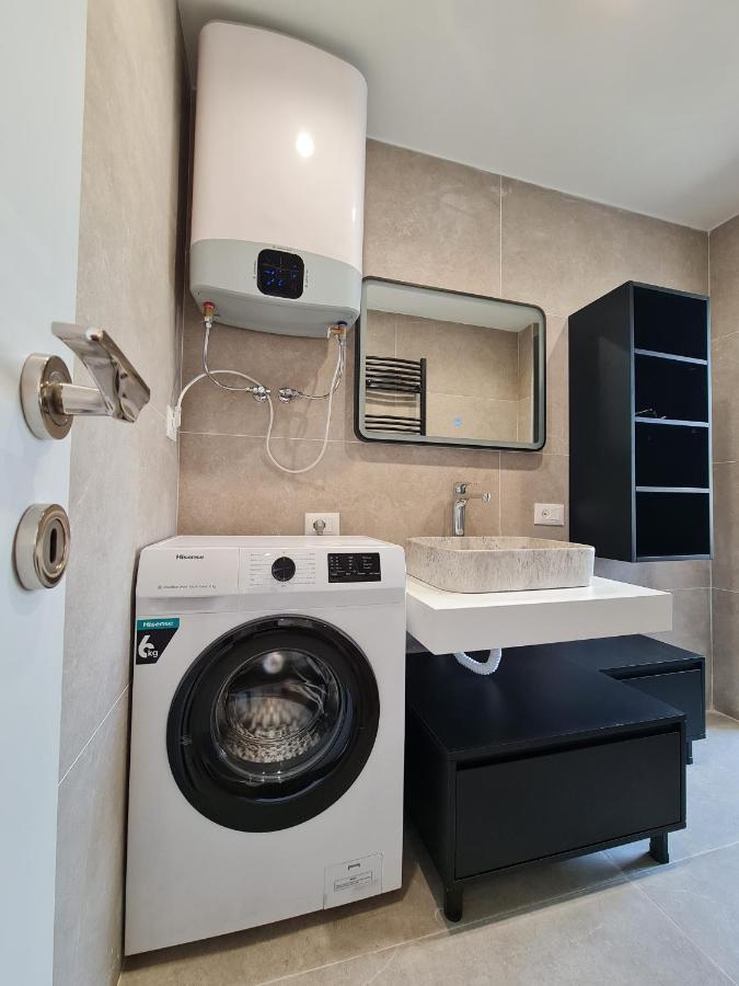 Adore - Modern Studio Tirana Bagian luar foto