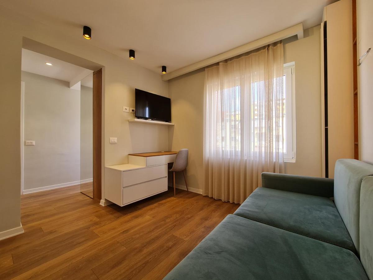 Adore - Modern Studio Tirana Bagian luar foto
