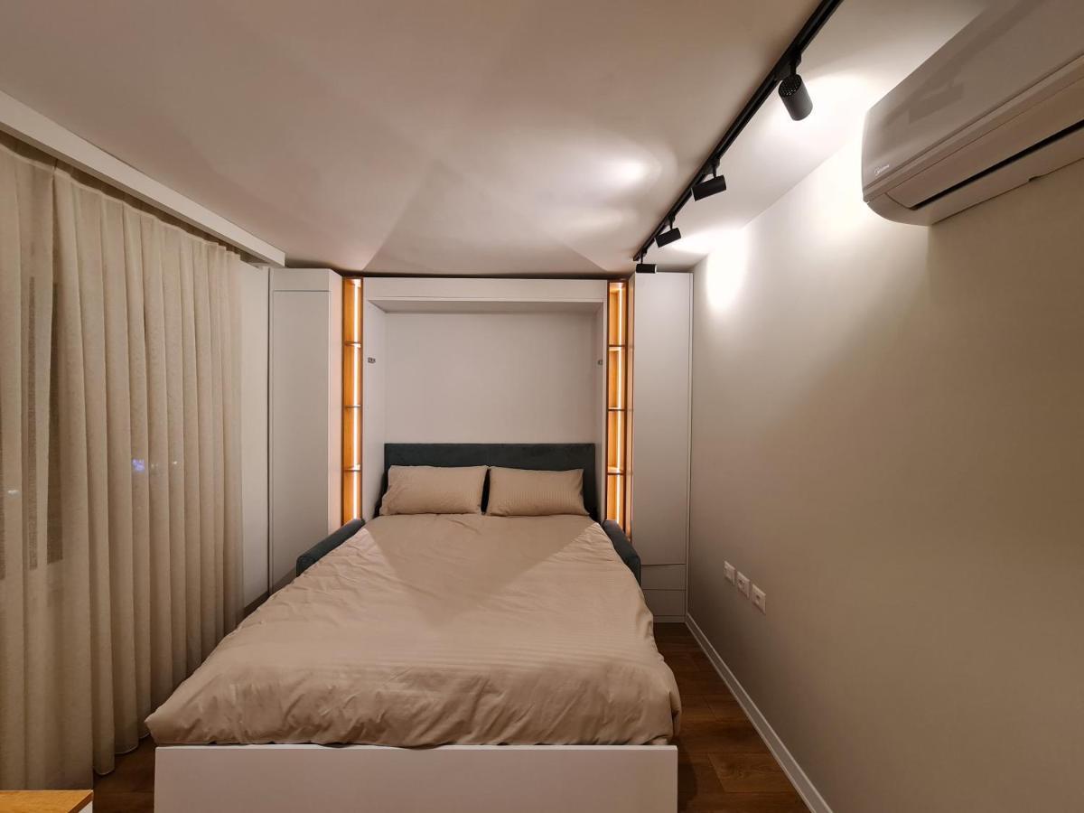 Adore - Modern Studio Tirana Bagian luar foto